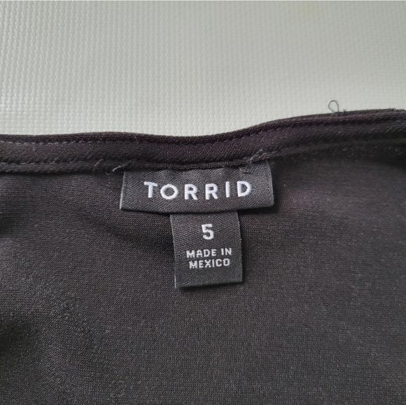 TORRID Like New Sleeveless Top Lace Detailing Sz 5/5X - Picture 3 of 12